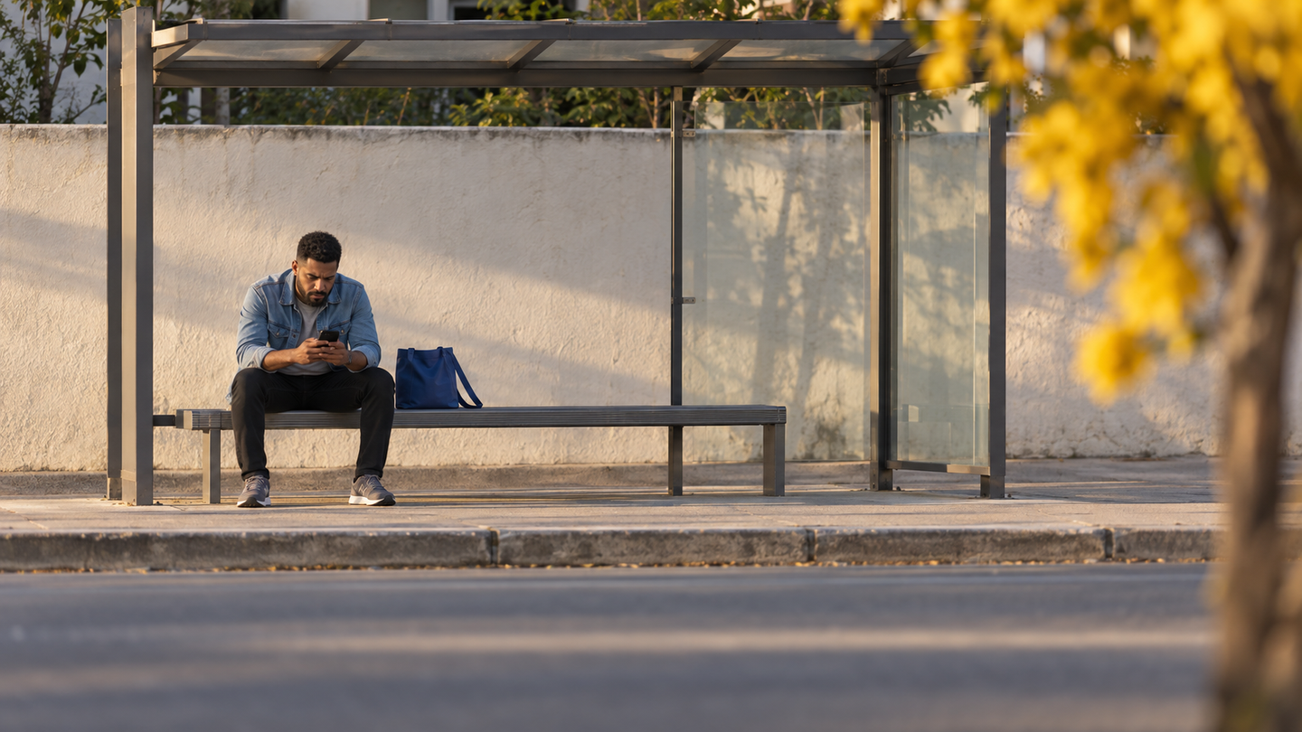 Cancelamento pedido pelo celular, no ponto de ônibus