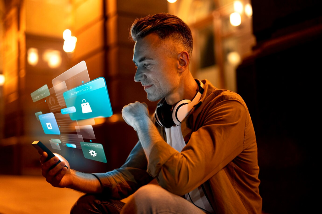 Homem usando tecnologia móvel à noite com interfaces virtuais flutuando, ilustrando a evolução do atendimento ao cliente em um mundo conectado.