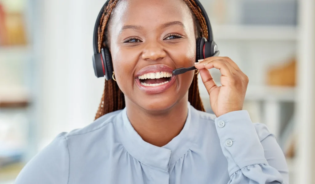 atendente de terceirização de telemarketing